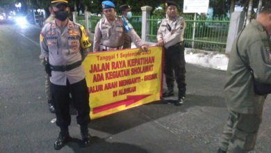 Photo of Giat Polsek Pakal Polrestabes Surabaya Penyekatan Dan Pengalihan Arus Perbatasan Kabupaten Gresik Dan Surabaya Antisipasi Kemacetan