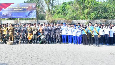 Photo of Sambut HUT ke-78 TNI AL, Siswa Satdik 2 Ikuti Giat Prokasih di Kali Pantai Bosowa