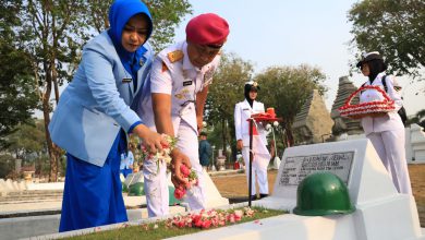 Photo of Hormati Perjuangan Pahlawan, Dankodiklatal Pimpin Ziarah Peringatan HUT Ke-78 TNI AL