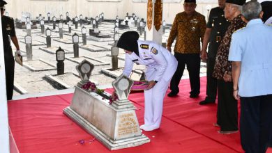 Photo of Danlanal Yogyakarta Ikuti Ziarah Rombongan Di Taman Makam Pahlawan