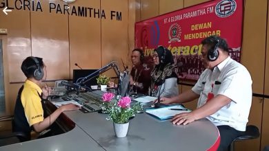 Photo of Talkshow Bersama Wakil Ketua DPRD Dan Dinas Sosial Di Radio Gloria Paramitha