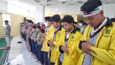Photo of Pelajar Muhammadiyah Gresik dan Negeri Sembilan Malaysia Gelar Salat Gaib untuk Korban Palestina