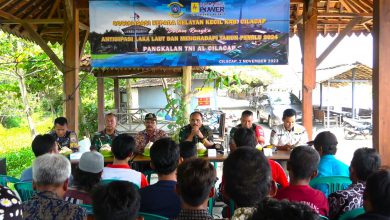 Photo of Lanal Cilacap Sosialisasikan Keselamatan Berlayar Kepada Nelayan