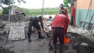 Photo of Serda Irwan Laksanakan Karya Bhakti Pembangunan SDN 29 Gresik Bersama Warga