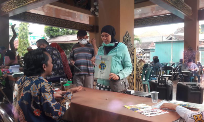 Bpn Gresik Bagikan 450 Sertifikat Program Ptsl Milik Warga Desa