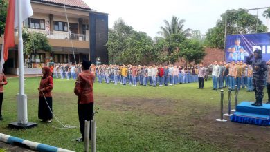 Photo of Danlanal Malang Pimpin Upacara Hari Guru Nasiona Ke-78 di SMAN Taruna Nala