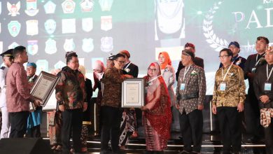 Photo of Ikhtiar Wujudkan Kabupaten/Kota Sehat, Gresik Diganjar Penghargaan Swasti Saba Dari Kemenkes dan Kemendagri
