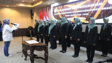 Photo of Pelantikan Anggota Perwosi Gresik Jadi Upaya Tingkatkan Kebiasaan Berolahraga Untuk Kaum Perempuan