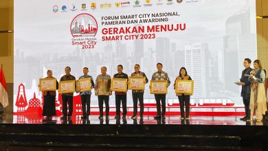 Photo of Surabaya Raih Penghargaan Smart Government dan Smart Environment Dari Kemenkominfo RI