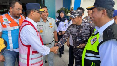 Photo of Danlanal Semarang Bersama Menteri Perhubungan RI Tinjau Posko PAM Nataru
