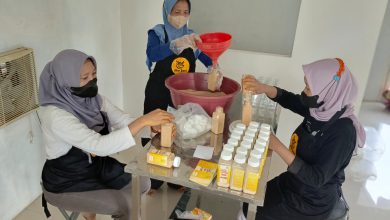 Photo of Didampingi Rumah BUMN SIG, Ummi Salamah Sukses Jual Jamu ‘Akar Jawi’ Hingga ke Mancanegara