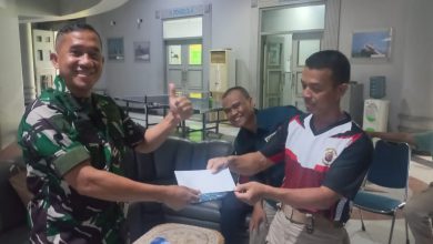 Photo of Salah Satu Anggota Berprestasi Raih Reward Dari Kadispen Kodiklatal