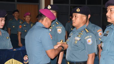 Photo of Danlantamal V Pimpin Sertijab, Pengukuhan, Penyerahan dan Penyematan Jabatan di Internal Lantamal V
