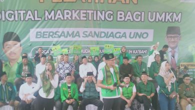Photo of Menparekraf RI Sandiaga Salahuddin Uno Berikan Pelatihan Digital Marketing bagi UMKM Di Gresik
