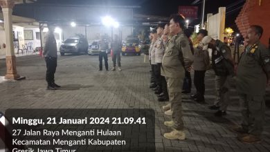 Photo of Antisipasi Gangguan Kamtibmas, Kapolsek Menganti Bersama Tiga Pilar Lakukan Giat Rayonisasi Patroli