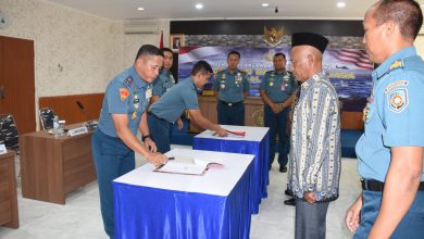 Photo of Kodiklatal Laksanakan Penandatanganan Kontrak Bersama Pengadaan Barang dan Jasa UO TNI AL Tahun 2024