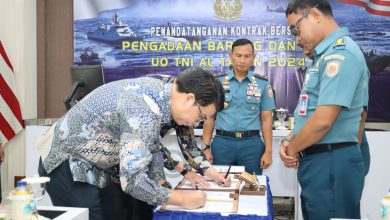 Photo of Danlantamal V Ikuti Penandatanganan Kontrak Bersama Pengadaan Barang Dan Jasa UO TNI AL TA 2024 Secara Vicon