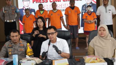 Photo of Polrestabes Surabaya Amankan Empat Orang Tersangka Kasus Pencabulan Anak Dibawah Umur