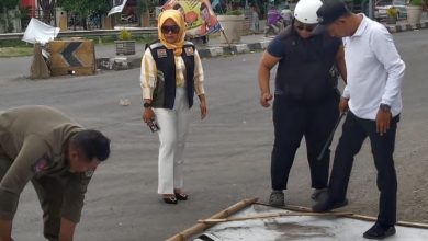 Photo of Bawaslu Gresik Tertibkan Ribuan APK Melanggar dan Membahayakan Pengguna Jalan