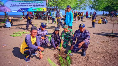 Photo of Babinpotmar Lanal Banyuwangi Gaungkan Gerakan Menghijaukan Pesisir Pantai