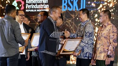 Photo of Mampu Menjadi  Role Model Transformasi Industri   4.0, Petrokimia Gresik Menerima  Penghargaan  National Lighthouse  Industri  4.0 Dari  Kememperin