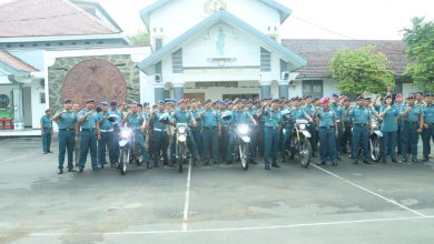 Photo of Tingkatkan Pembinaan Potensi Maritim, Danlanal Tegal Serahkan Sepeda Motor Trail Dari Kemenhan RI