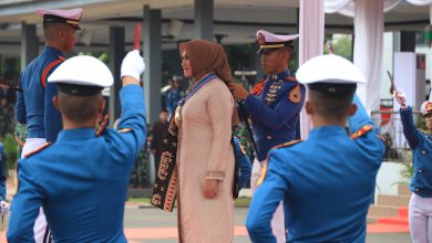 Photo of Dankodiklatal Saksikan Pengukuhan Ibu Panglima TNI Sebagai Ibu Kehormatan Taruna Akademi TNI