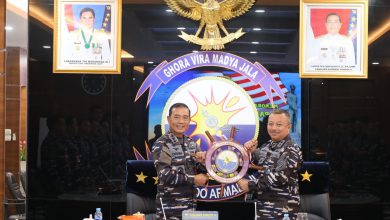 Photo of Jelang Pergantian Jabatan, Danlantamal V Ikuti Memorandum Sertijab Pangkoarmada II 