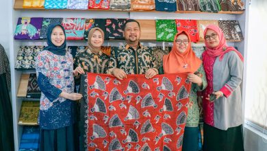 Photo of Ada Tenun, Batik Hingga Olahan Makanan, Galeri Dekranasda Jadi Etalase Produk Unggulan Kabupaten Gresik