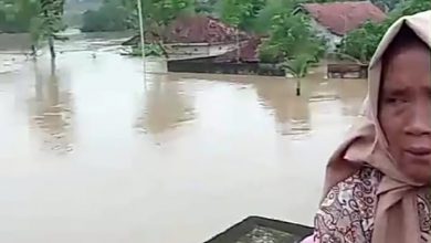 Photo of Di Guyur Hujan, Dua Desa Di Kecamatan Jrengik Di Rendam Banjir