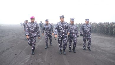 Photo of Danlantamal V Dampingi Kasal Lepas Limed Pendidikan Komando Marinir di Gunung Bromo