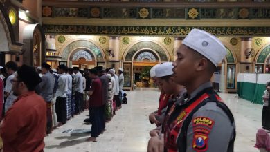 Photo of Cara Polres Gresik Pastikan Ibadah Berjalan Aman dan lancar Patroli Sholat Tarawih ke Masjid