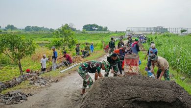 Photo of Bersinergi Bersama Masyarakat, Satgas TMMD Rampungkan Pembangunan Plengsengan Desa Sembung