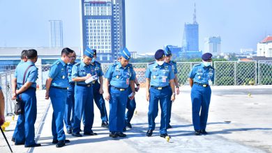 Photo of Komandan Puspenerbal Tinjau Pembangunan Fasilitas Helipad di RSPAL dr. Ramelan Surabaya