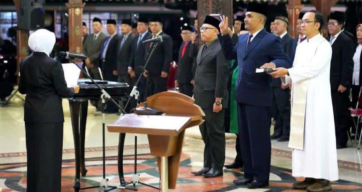 Photo of 43 Pejabat Pemkab Blitar Dimutasi Mendadak Oleh Mak Rini