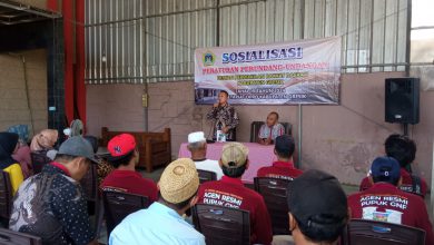 Photo of H Achmad Ubaidi Anggota Dewan Bagi-Bagi Uang dan Sembako di Bulan Suci Ramadan