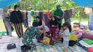 Photo of Cara Persit Kodim 0817/Gresik Menghibur Korban Bencana Gempa Bawean