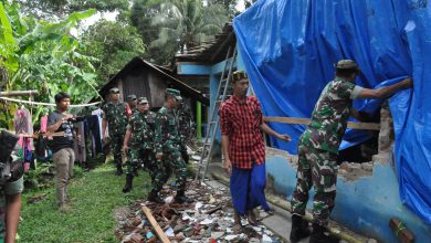 Photo of Danrem 084/BJ Meninjau Lokasi Korban Dampak Gempa Bawean