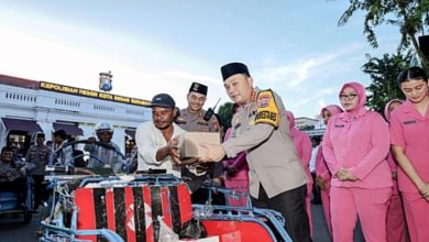 Photo of Berkah Bulan Ramadhan, Polrestabes Surabaya Ajak Ratusan Abang Becak Buka Puasa Bersama