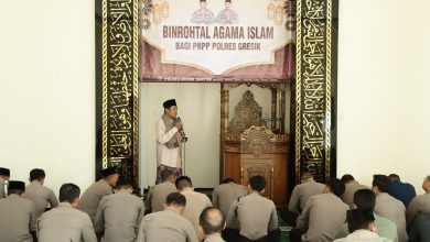 Photo of Binrohtal Polres Gresik di Masjid Al Aziz: Memperkuat Iman dan Menjalin Silaturahmi