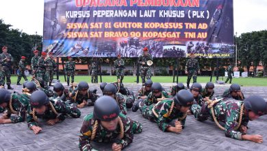 Photo of Latih Pasukan Khusus TNI AD dan TNI AU, Dankodikopsla Kodiklatal Buka Kursus Peperangan Laut Khusus