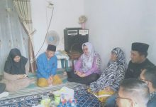 Photo of Takziah Ke Rumah Duka, Wabup Gresik Ajak Kirim Doa Bersama Untuk Almarhum Adam Surya Pratama, Kader PMII Cabang Gresik