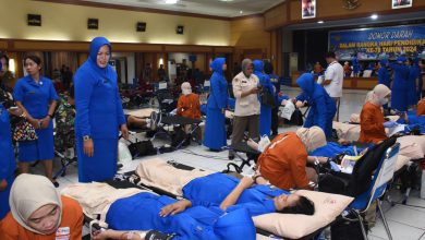 Photo of Peringati Hardikal Ke-78, Antap dan Siswa TNI AL Donorkan Ratusan Kantong Darah Untuk Sesama