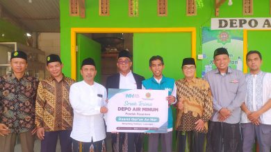 Photo of Alhamdulillah! NH Gresik dan BMT Mandiri Sejahtera Serahkan Bantuan Depo Air Minum untuk Santri Ponpes Daarul Qur’an An Nur