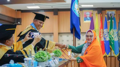 Photo of Angkat Metode Pembelajaran Alquran Bagi Tuna Rungu, Wakil Bupati Aminatun Habibah Raih Gelar Doktor Dari Unesa