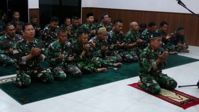 Photo of Bentuk Rasa Syukur Sukses Lattek Tahap Sarrit Satdik -1 Kodiklatal Gelar Doa Bersama BERSAMA