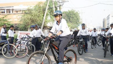 Photo of Dankodiklatal Bagikan Bansos Masyarakat Sekitar Surabaya Saat Fun Bike Bersama