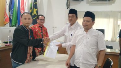 Photo of Dua Kades Ikut Mendaftarkan Diri Sebagai Bakal Calon Bupati dan Wakil  Dari Independen