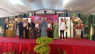Photo of Bertemakan” Bersama Mewujudkan Generasi Emas Untuk Indonesia Emas” UPT SMPN 5 Gresik Gelar Purnawiyata Kelas X
