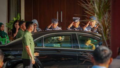 Photo of Bersama Forkompinda, Komandan Puapenerbal Sambut Kedatangan Wakil Presiden RI di Bandara Juanda